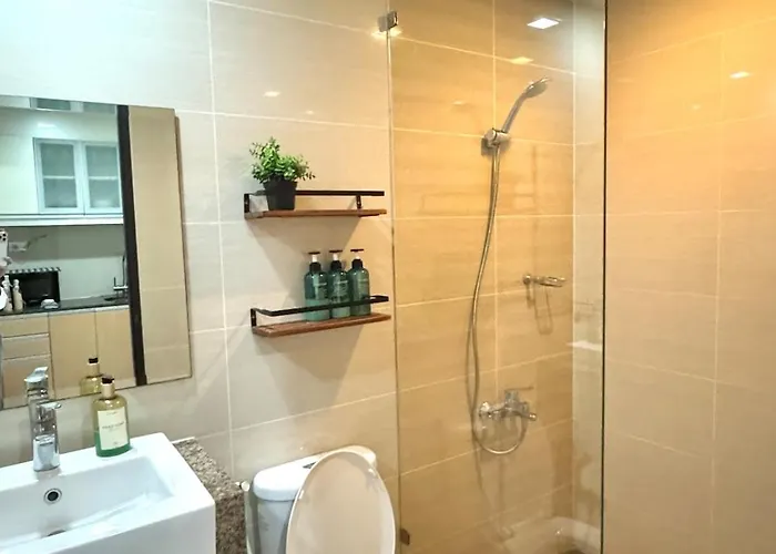 Chic 1-br At Uptown Bgc