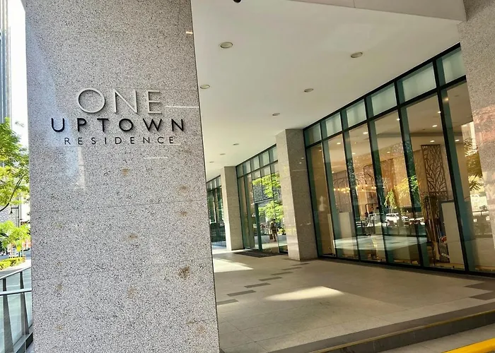 Chic 1-br At Uptown Bgc *