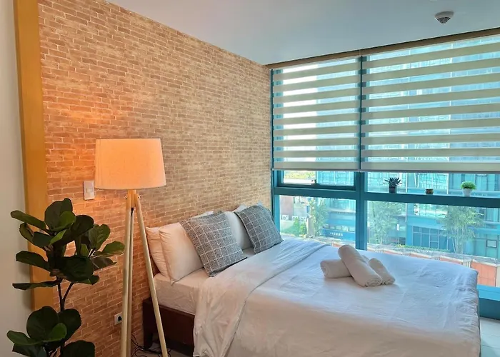 Chic 1-br At Uptown Bgc Apartment Manila