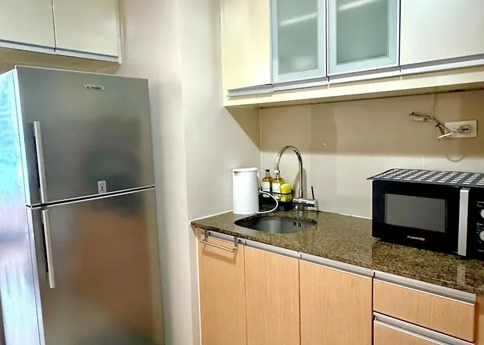 Chic 1-br At Uptown Bgc