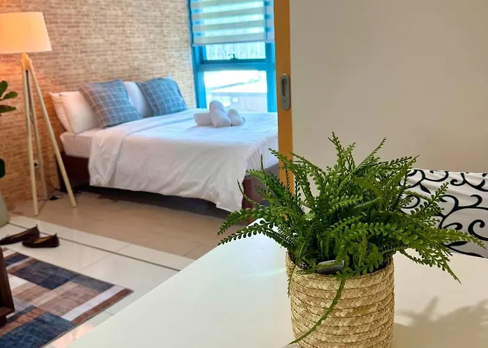 Chic 1-br At Uptown Bgc Manila